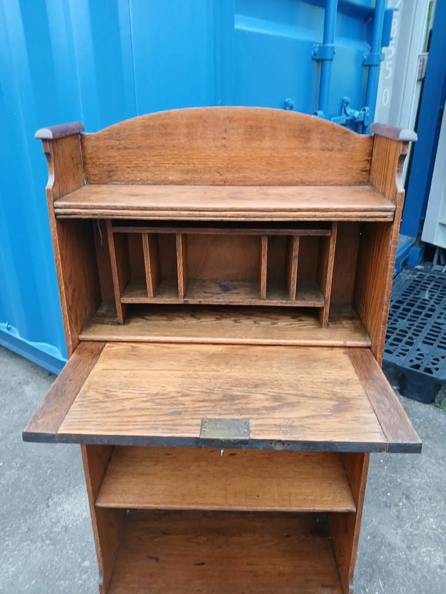 Oak bureau - Image 1