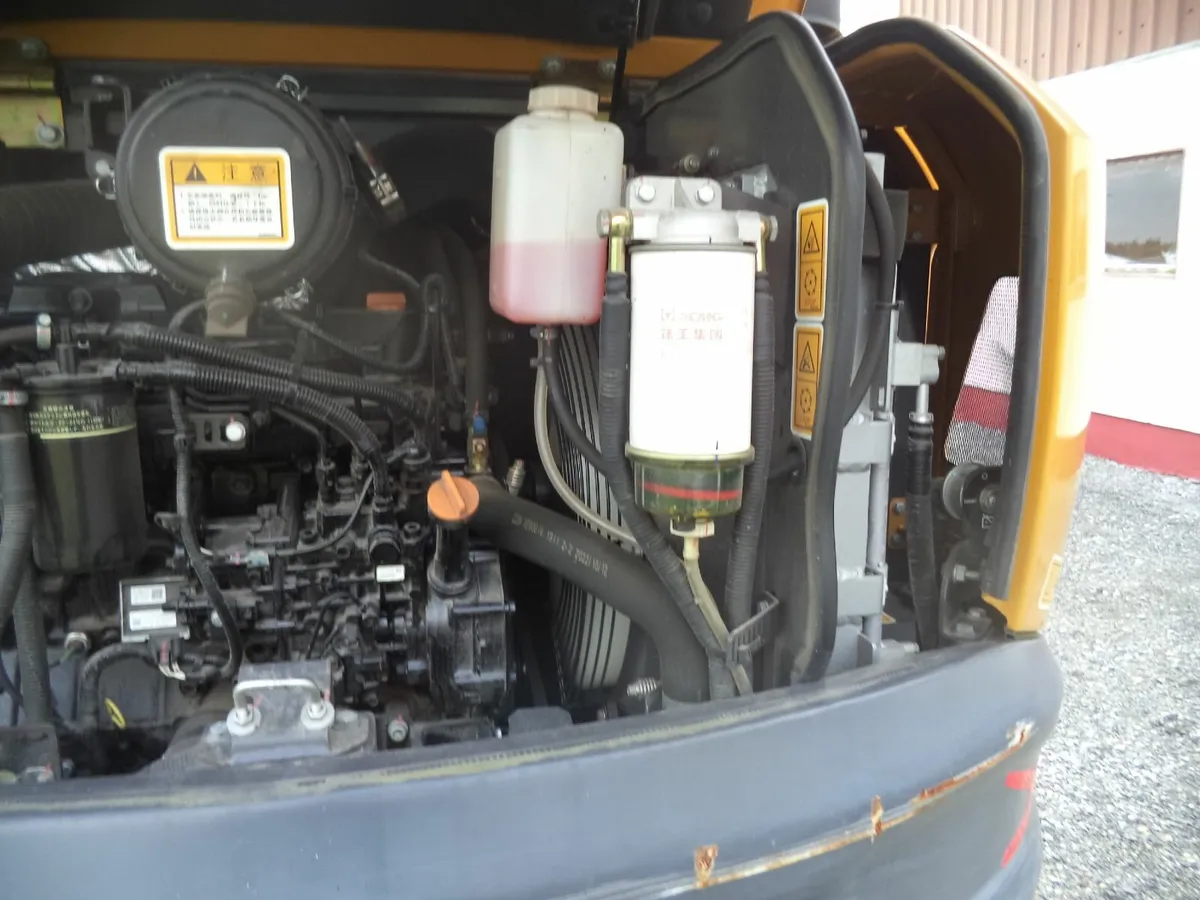 6 ton digger - Image 4