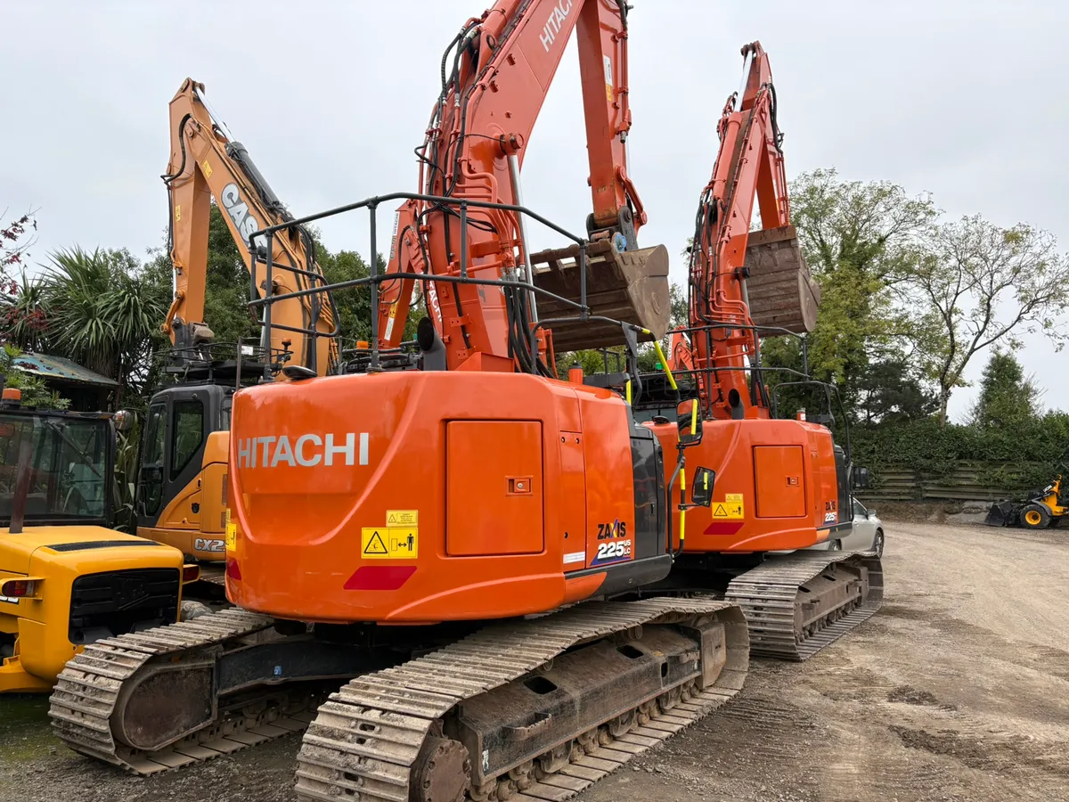Hitachi zx225-6 (low hours)choice - Image 1