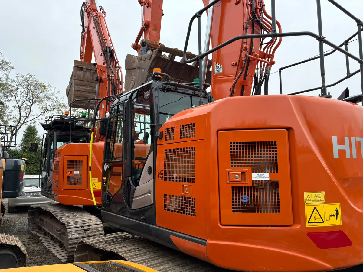 Hitachi zx225-6 (low hours)choice - Image 3