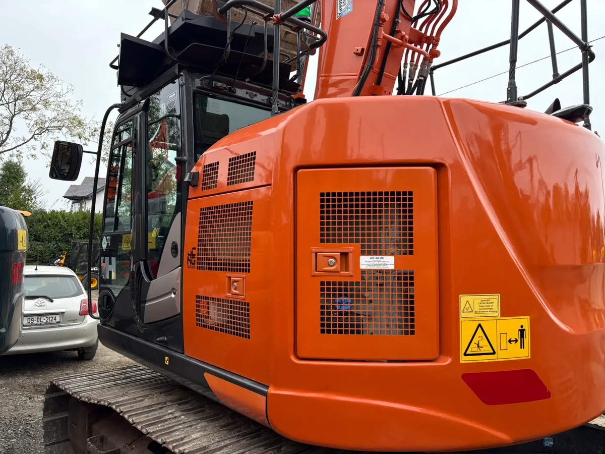 Hitachi zx225-6 (low hours)choice - Image 4