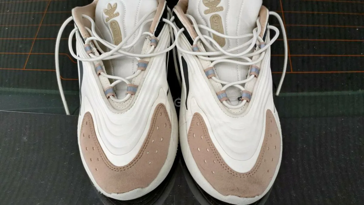 ADIDAS Ozelia Mens Trainers. Size 9.5 - Image 1