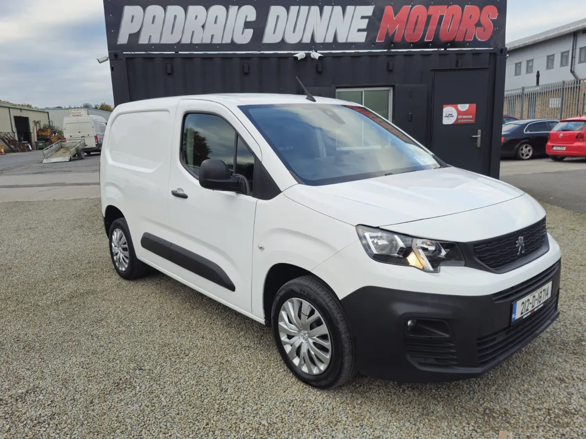 212 Peugeot Partner Pro Plus LOW KM's - Image 2