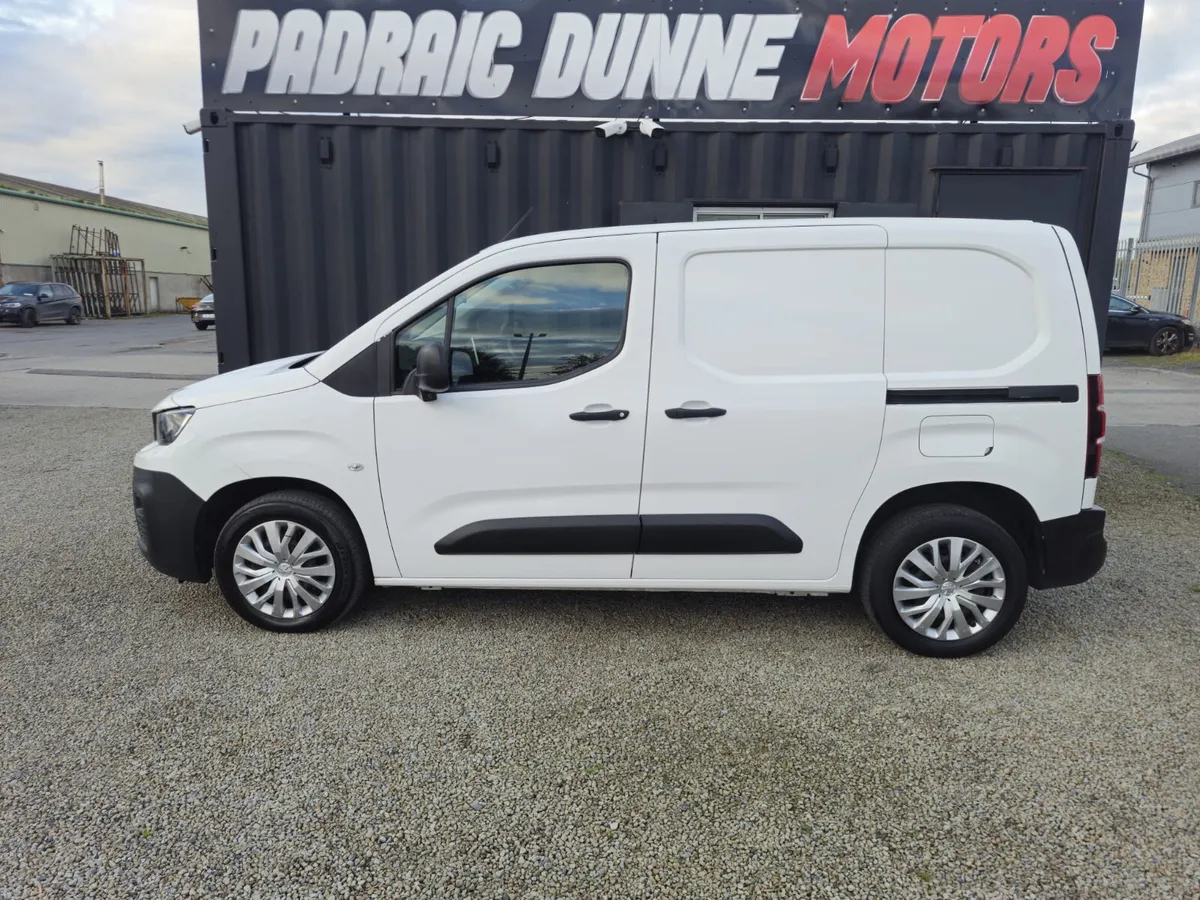 212 Peugeot Partner Pro Plus LOW KM's - Image 4