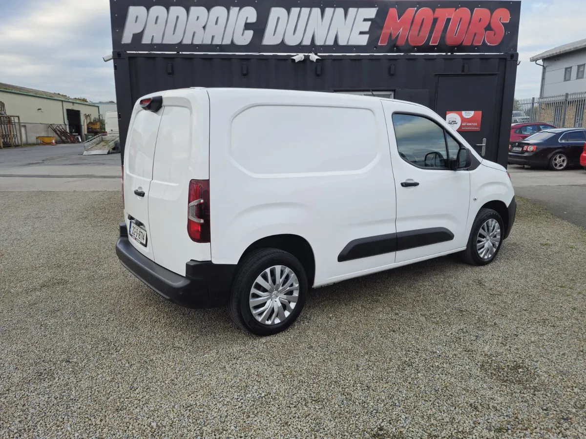 212 Peugeot Partner Pro Plus LOW KM's - Image 3