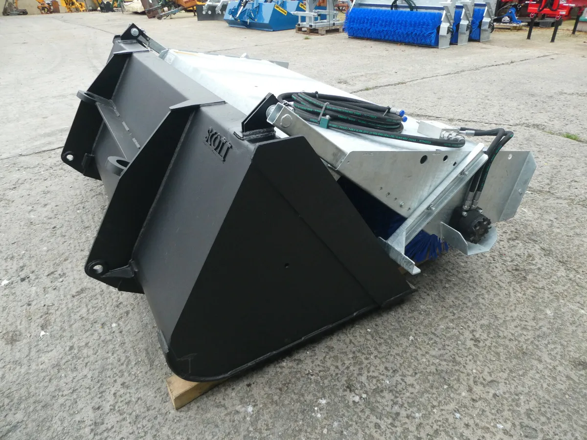Suton Road sweeper on Bucket - Image 3