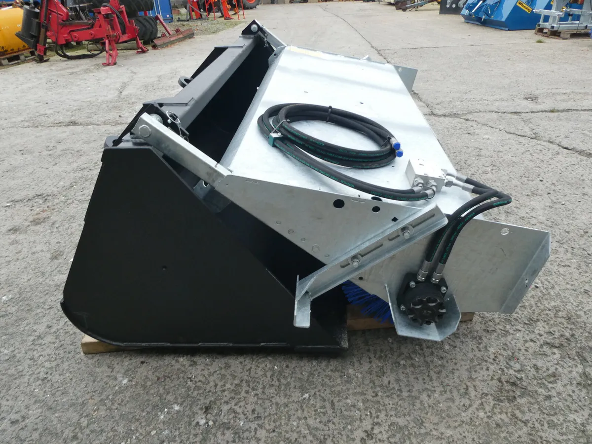 Suton Road sweeper on Bucket - Image 4