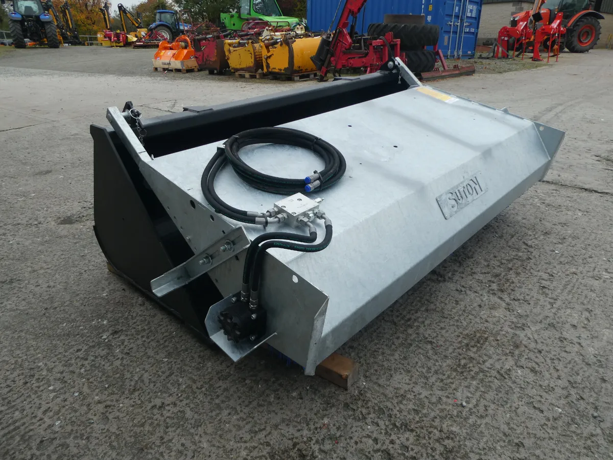 Suton Road sweeper on Bucket - Image 2