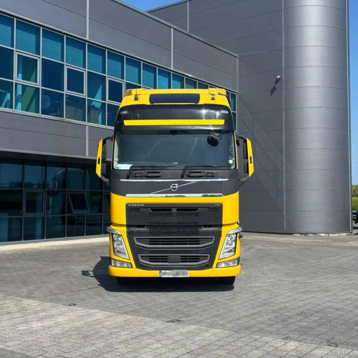 Volvo FH460 6X2 - Image 2