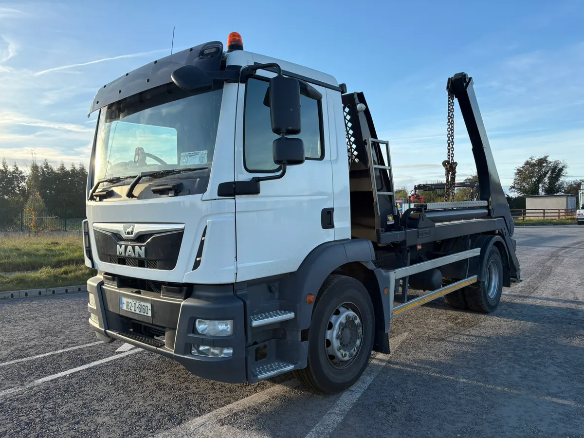 Man Hyva Skiploader - Image 3