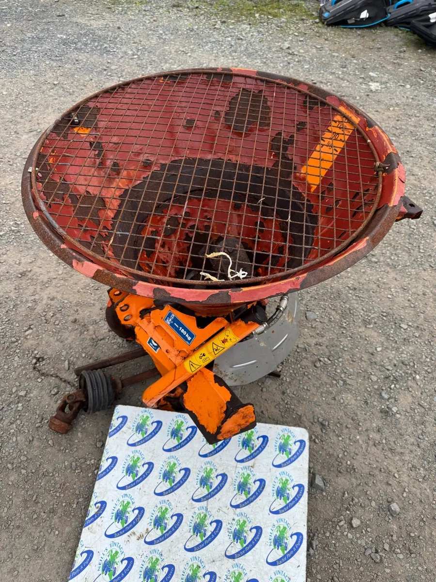 Kuhn Salt Spreader - Image 2