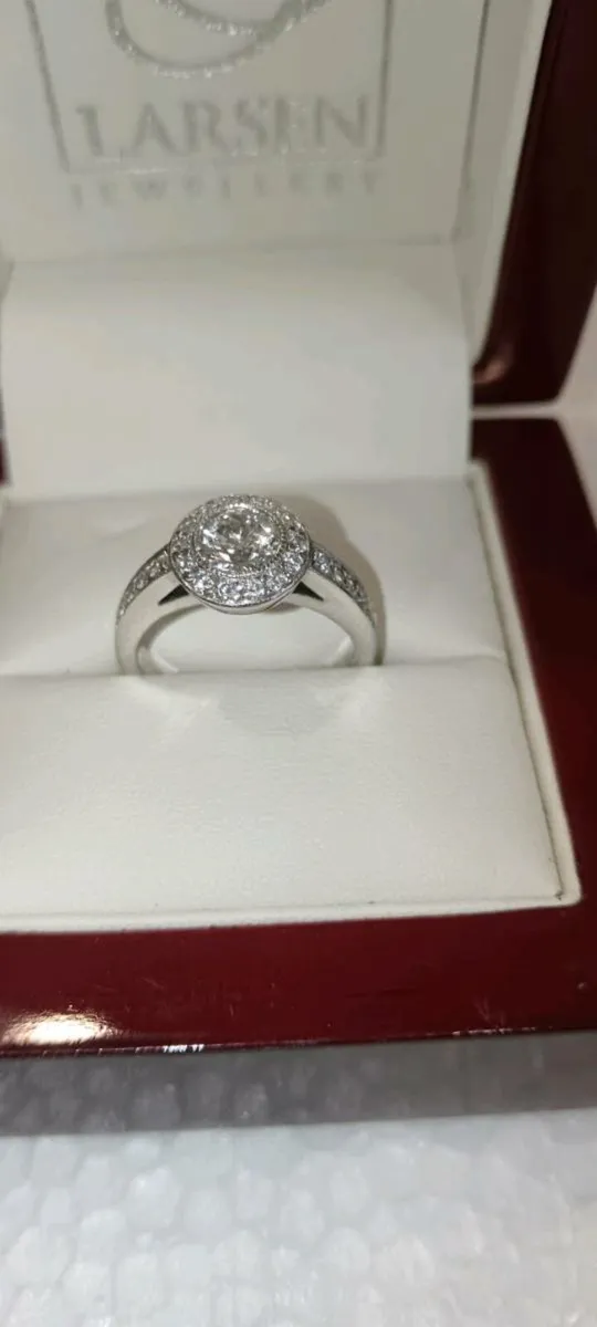 Platinum Engagement ring - Image 2