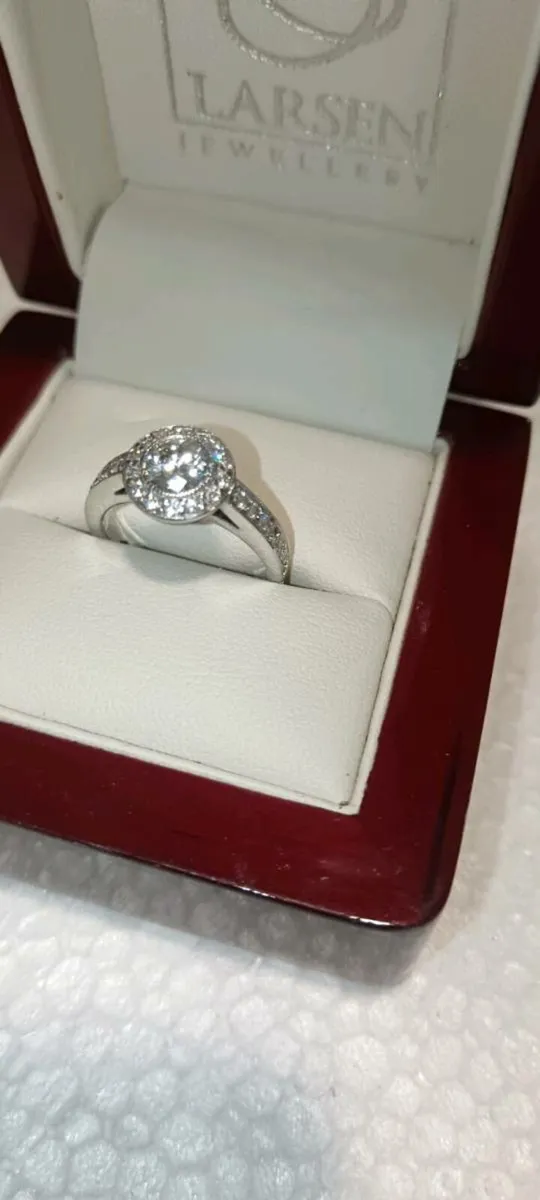 Platinum Engagement ring - Image 3