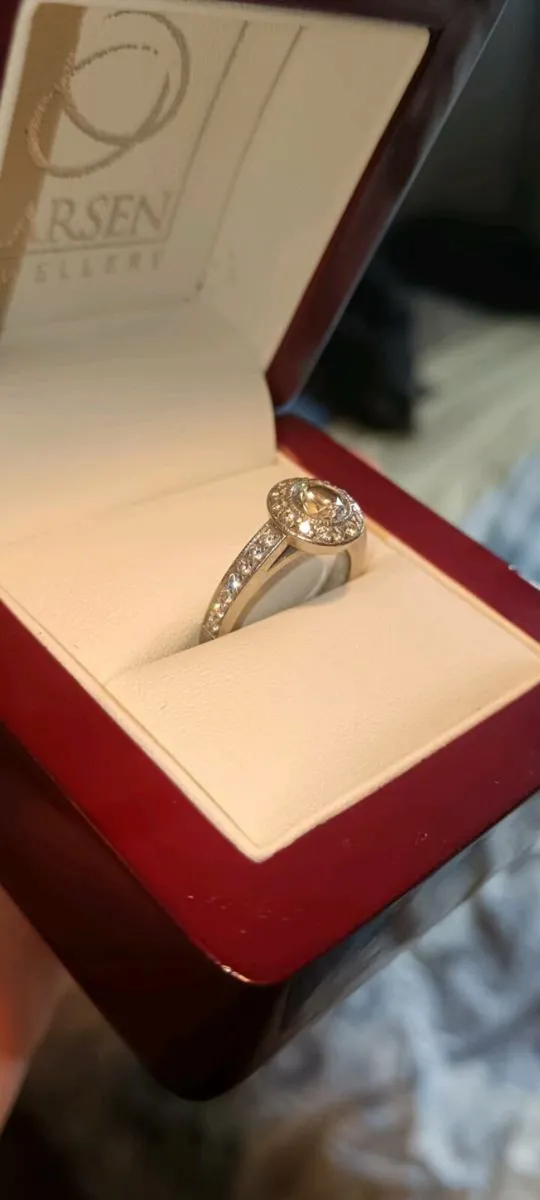 Platinum Engagement ring - Image 1