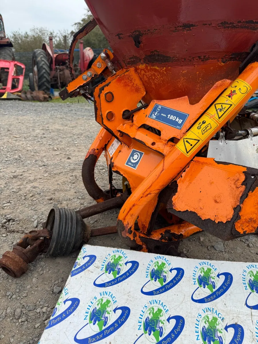 Kuhn Salt Spreader - Image 4