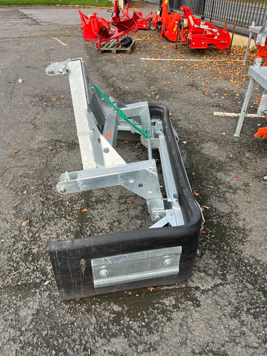 RITCHIE GALVANISED YARD SCRAPER - Image 2