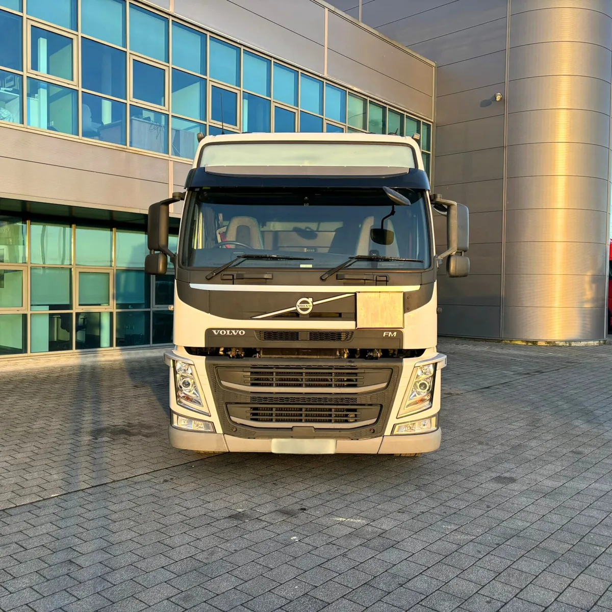 Volvo FM460 - Image 2