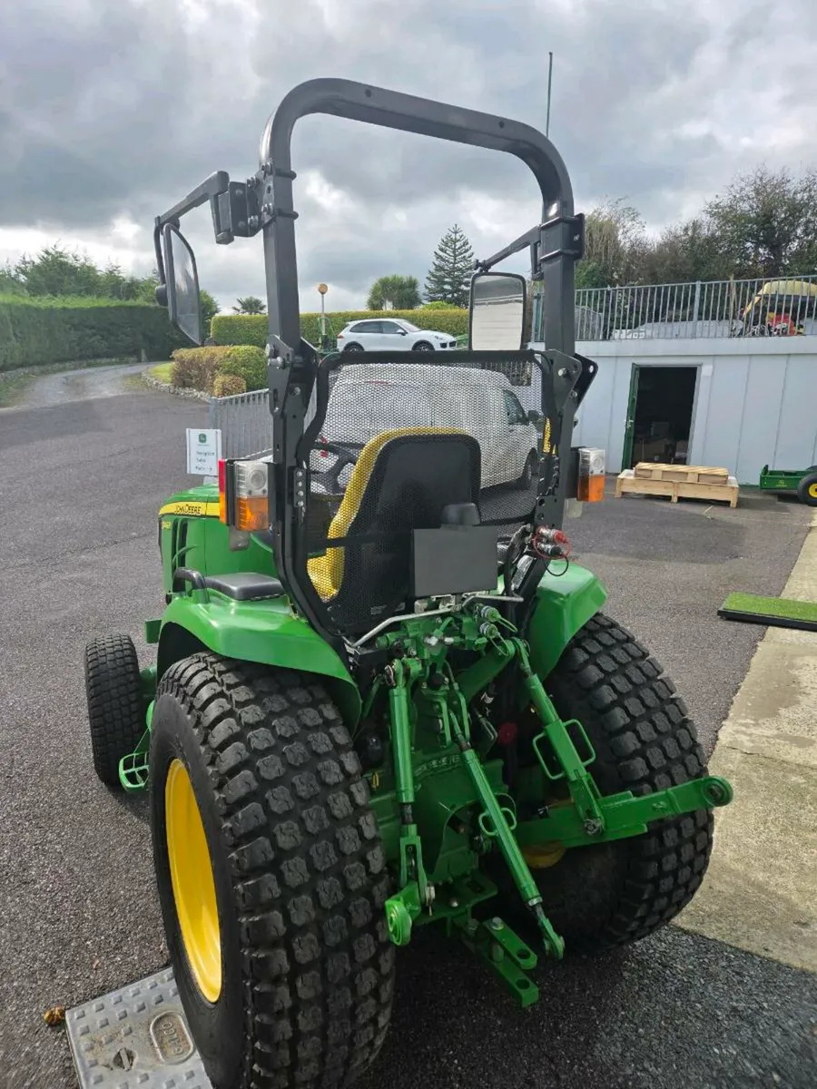 John Deere 3046R - Image 4