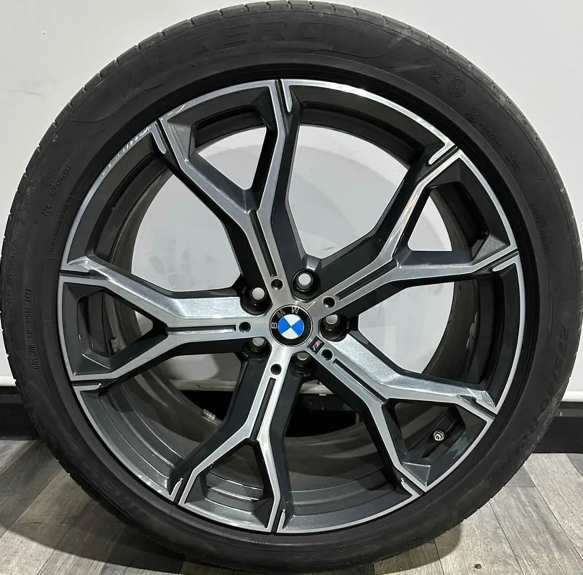 21" GENUINE X5 X6 G05 G06 741M ALLOYS & PIRELLIS - Image 2