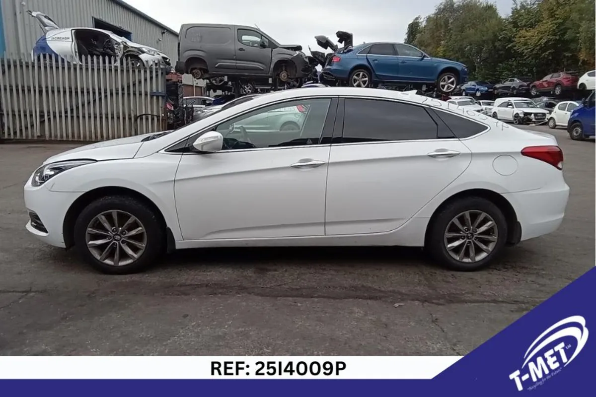 2017 HYUNDAI I40 BREAKING FOR PARTS - Image 2