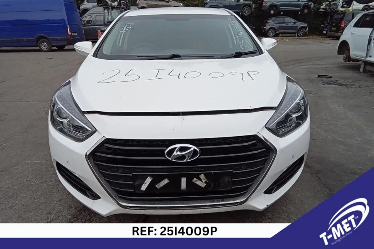 2017 HYUNDAI I40 BREAKING FOR PARTS - Image 1