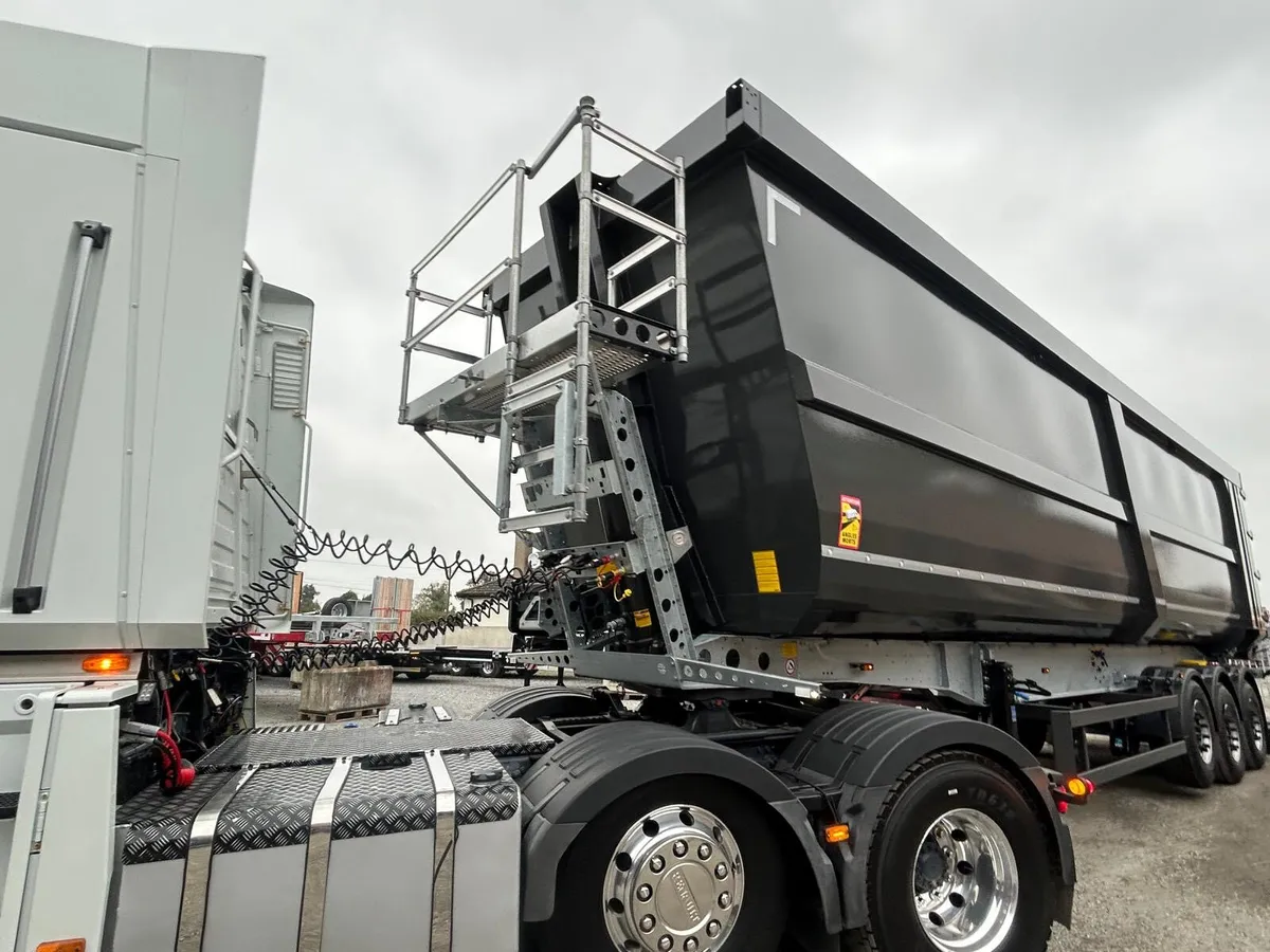 NEW SCHMITZ 10.5m STEEL SCRAP BULK TIPPING TRAILER - Image 2