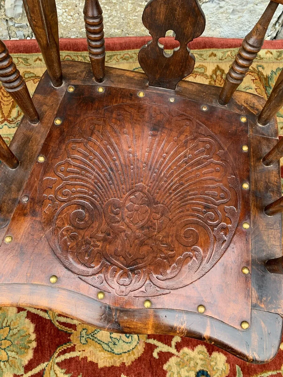 A 19th century Victorian armchair. - Image 3