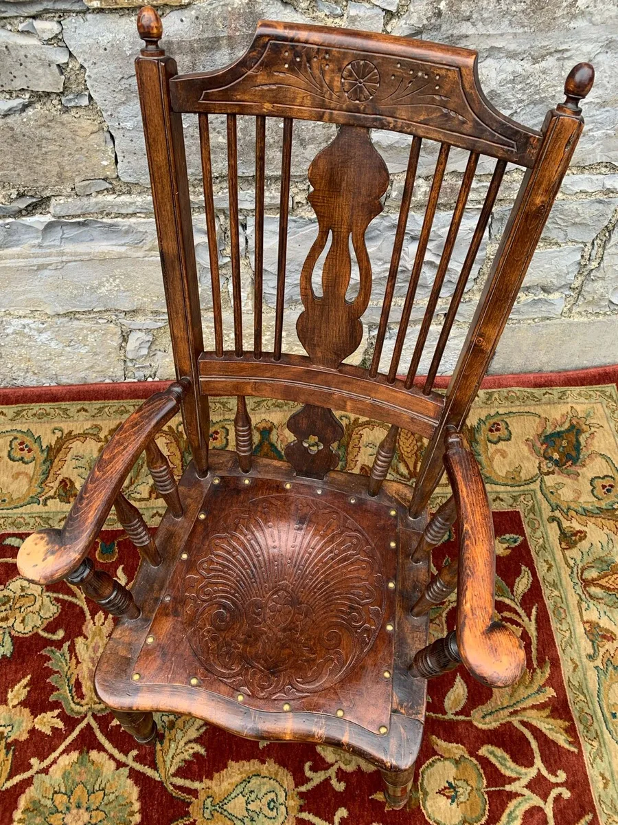 A 19th century Victorian armchair. - Image 4