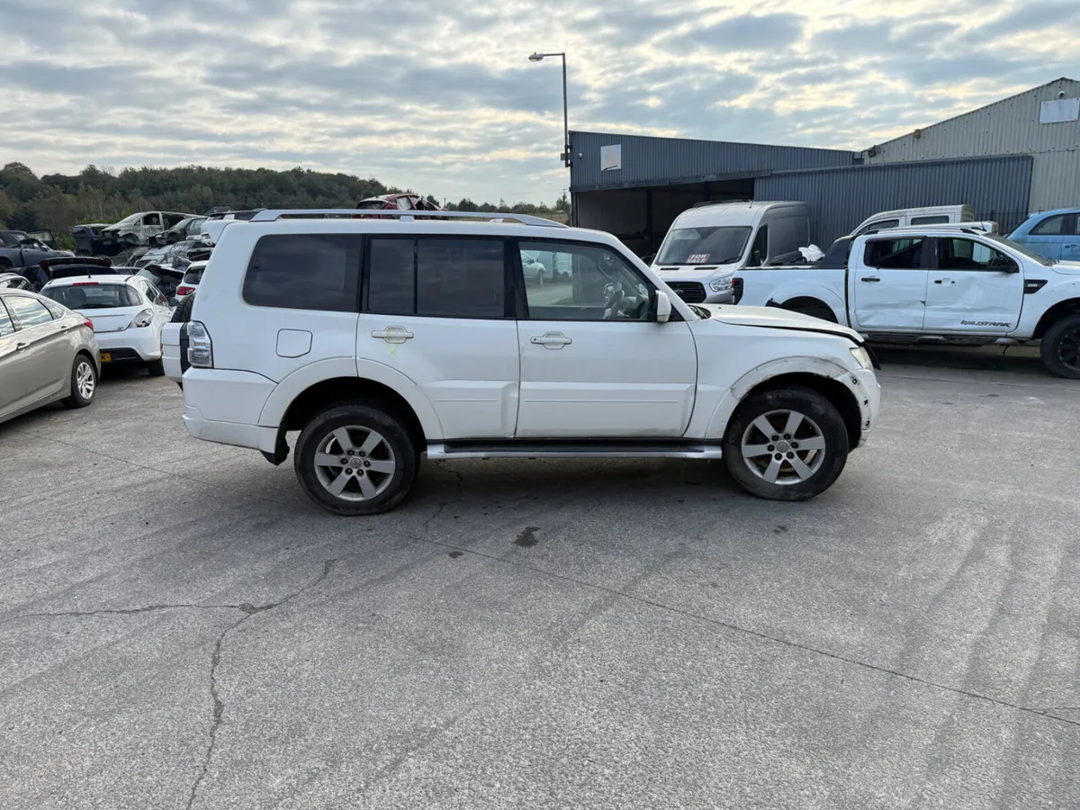 2011 Mitsubishi Shogun 3.2 Auto - Image 3