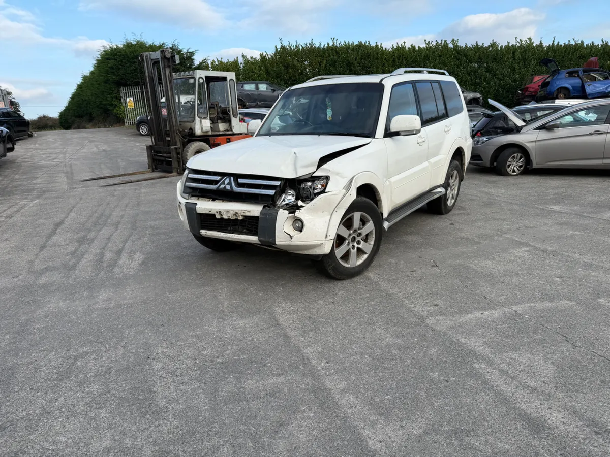 2011 Mitsubishi Shogun 3.2 Auto - Image 2
