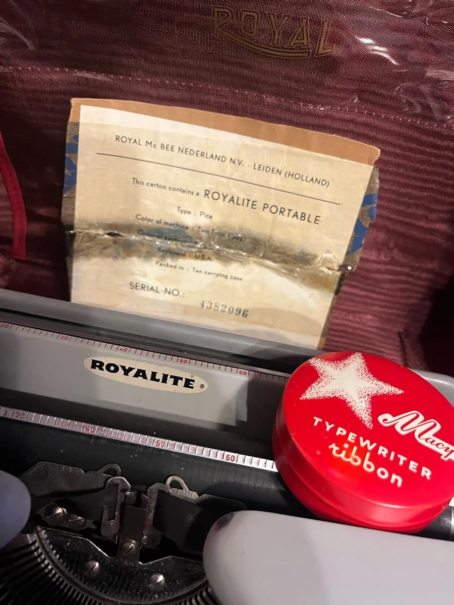 Vintage Royalite Typewriter. - Image 2