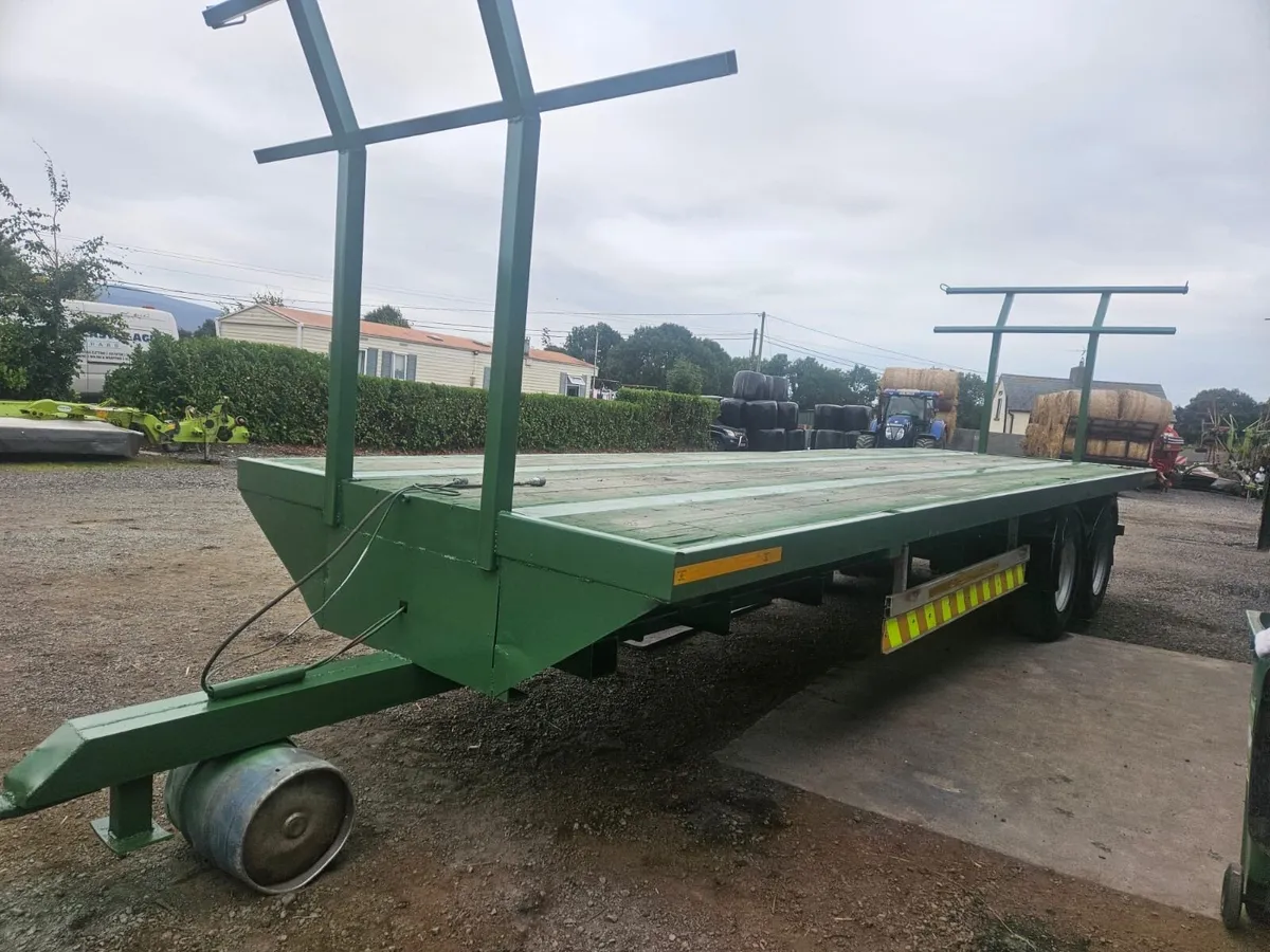 Bale trailer - Image 1