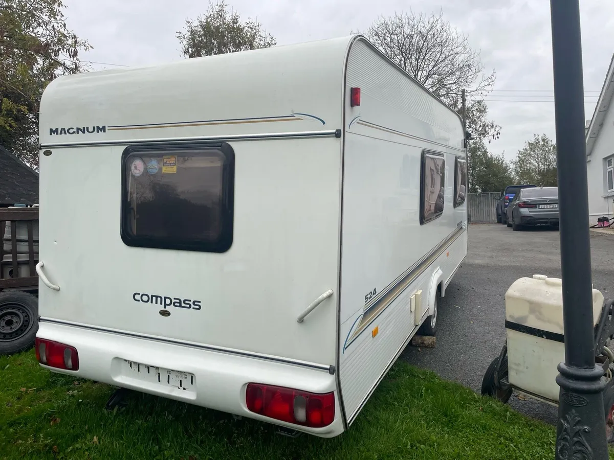 Light weight 4 birth caravan - Image 3