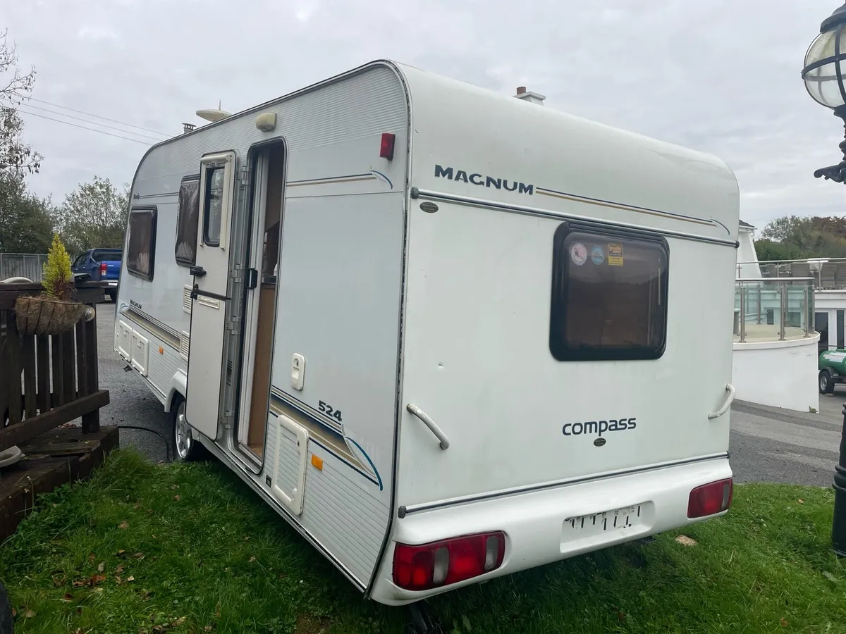 Light weight 4 birth caravan - Image 4