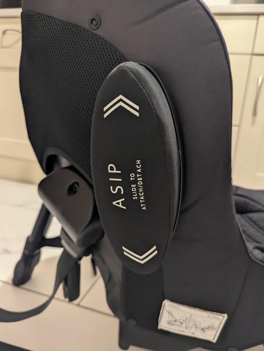 Axkid Minikid rear facing car seat - Image 4