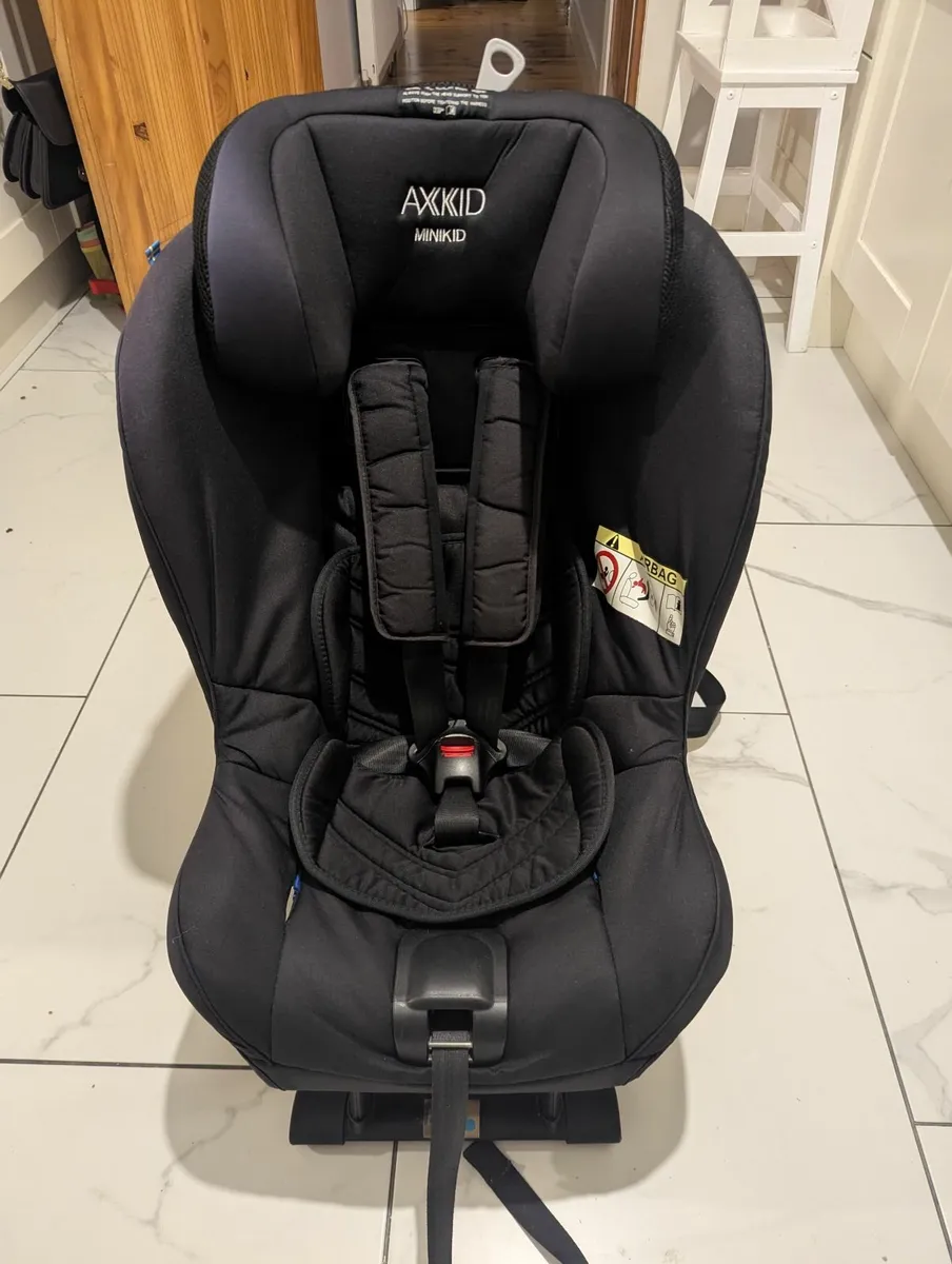 Axkid Minikid rear facing car seat - Image 1