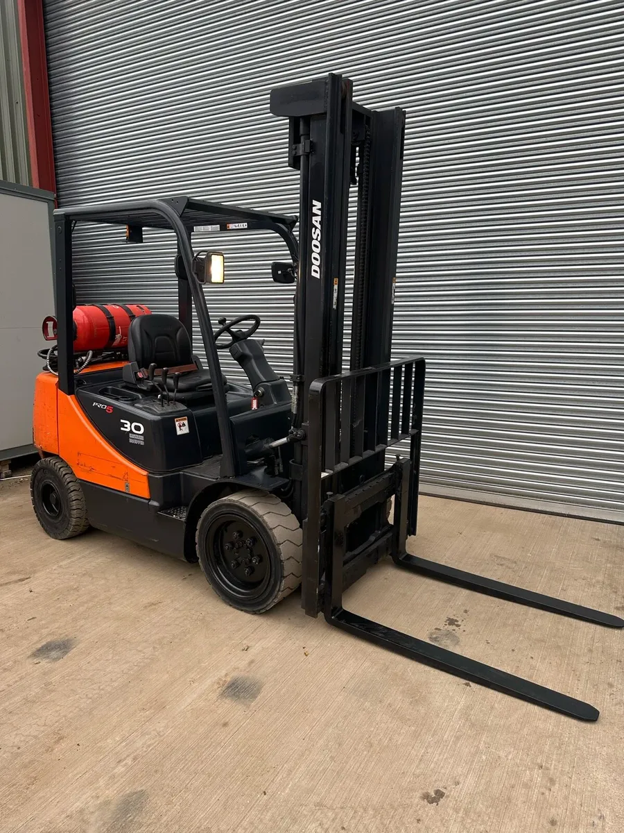 Doosan Forklift - Image 2