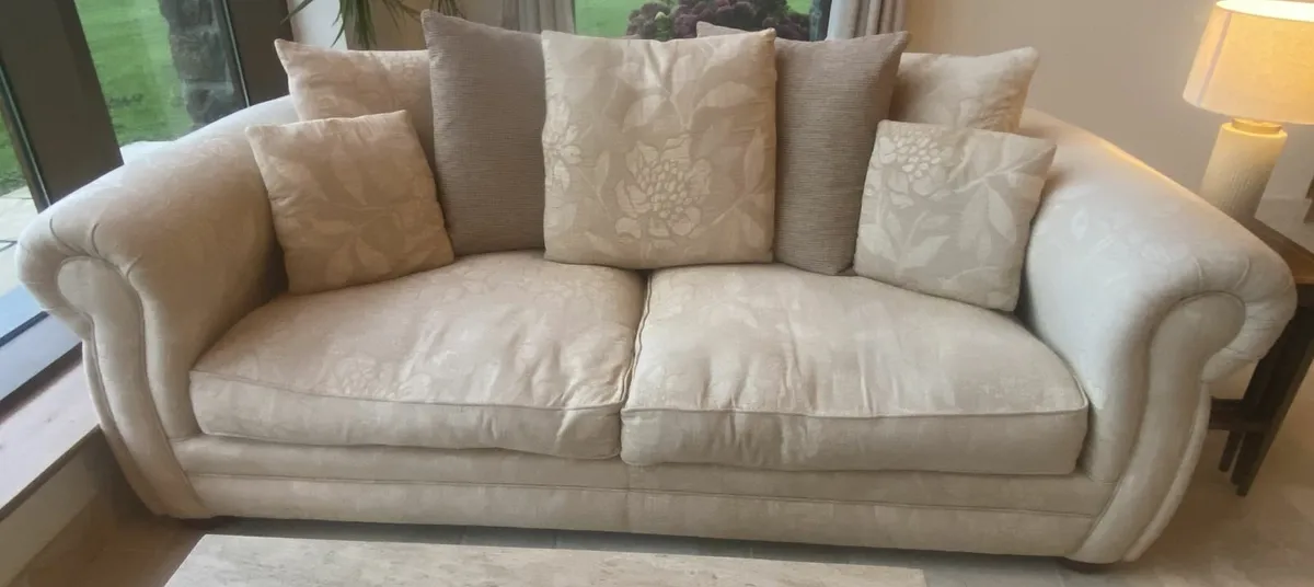 Sofa - 3 Seater - Excellent - Image 3