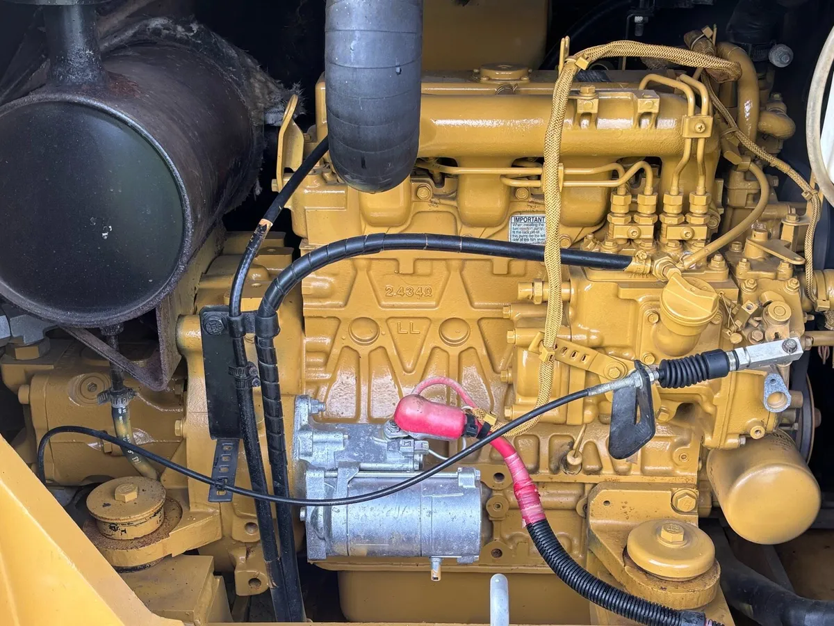 Cat 6 ton digger - Image 4