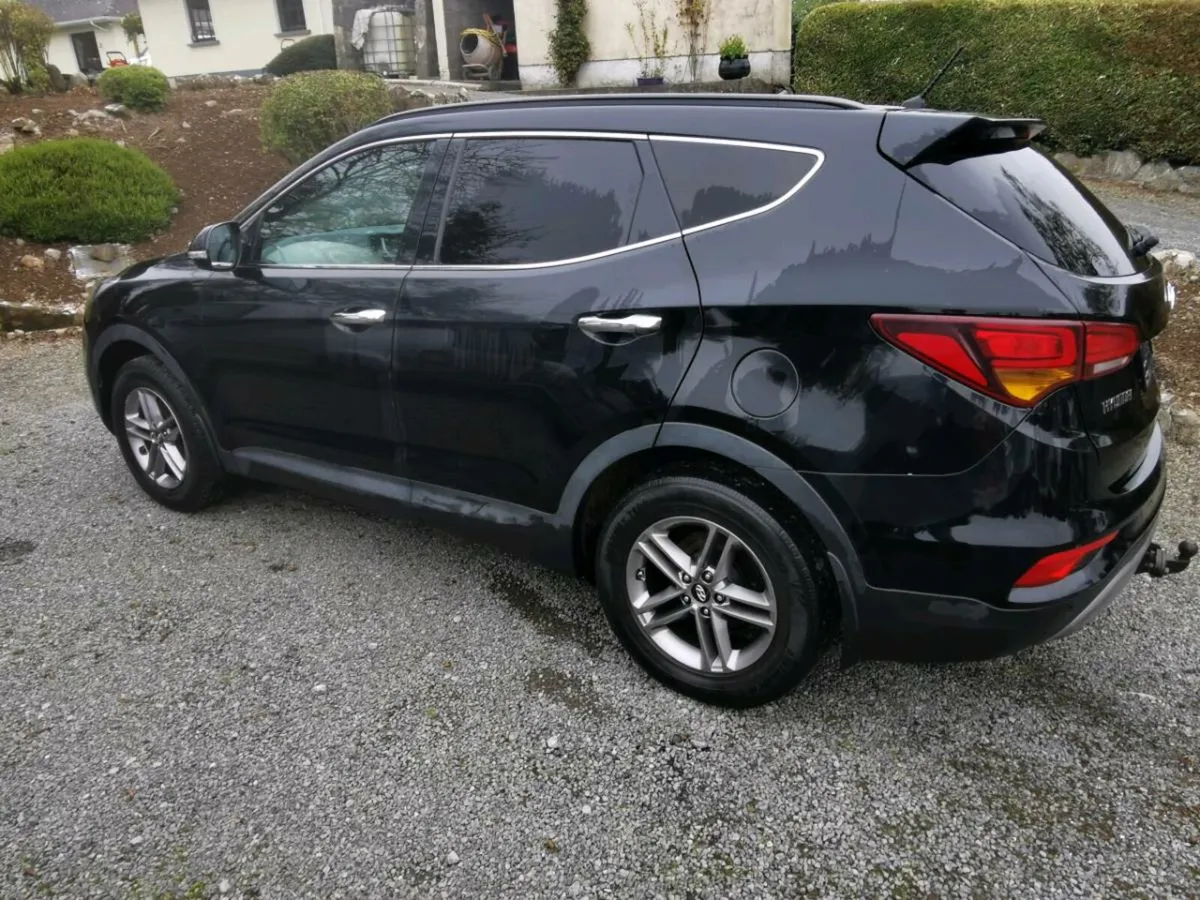 181 Hyundai Santa Fe Commercial - Image 2