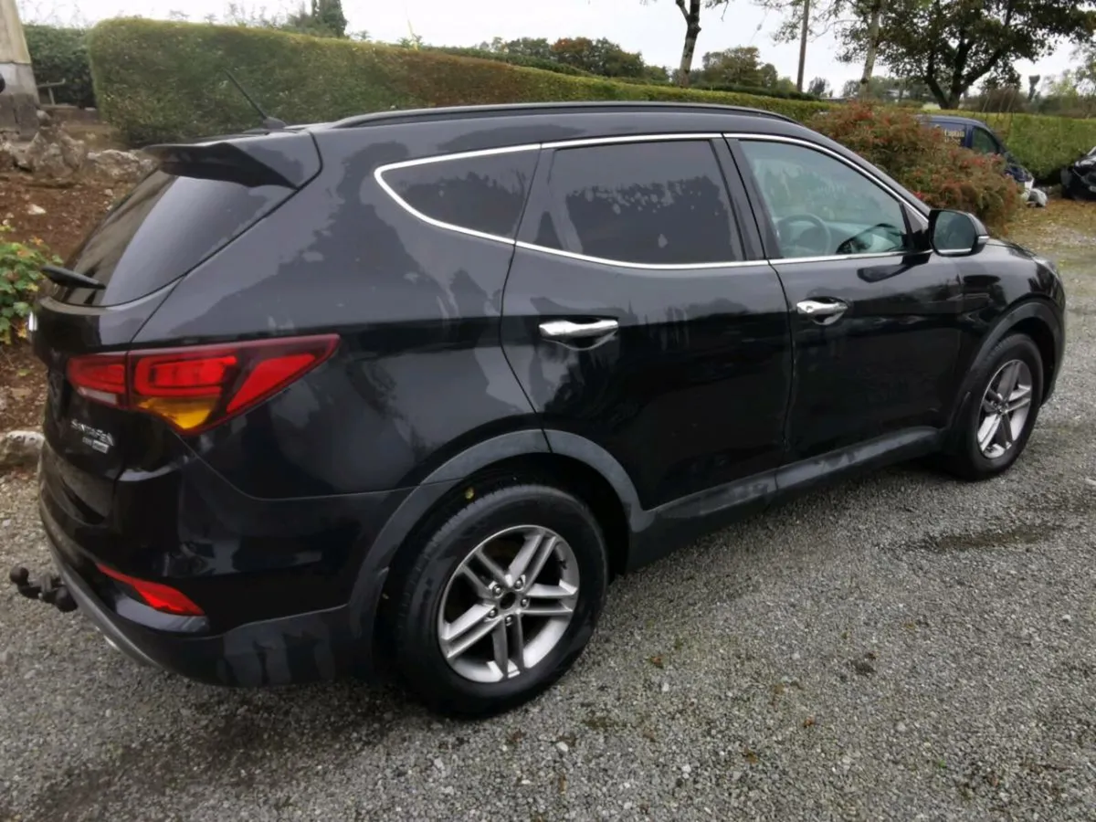 181 Hyundai Santa Fe Commercial - Image 3