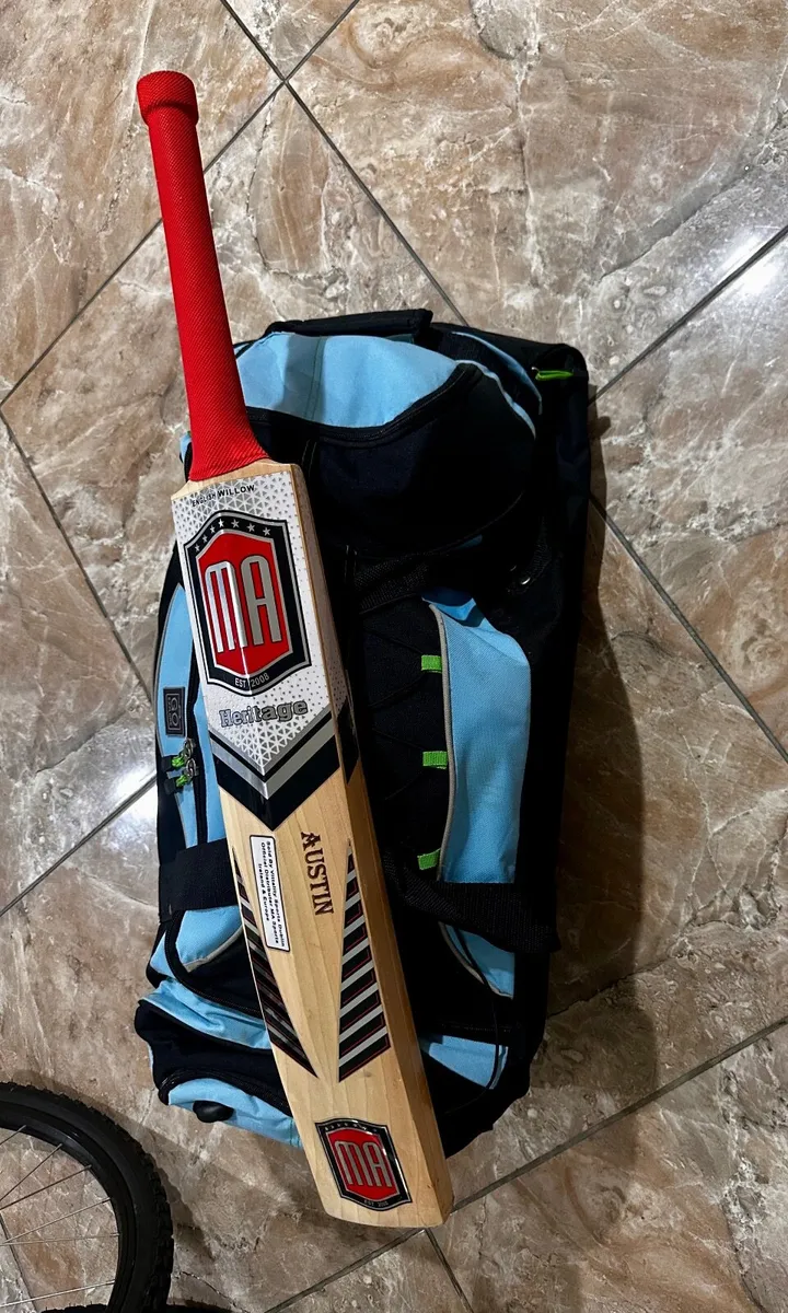 Cricket 🏏 Set ( Including bag and kit )