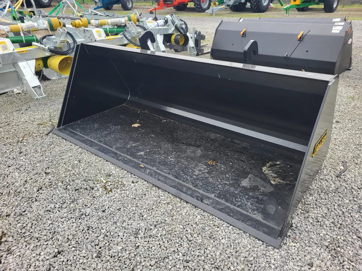 Frazer 7ft 6" Bucket c/w  Q Fit Brackets - Image 1