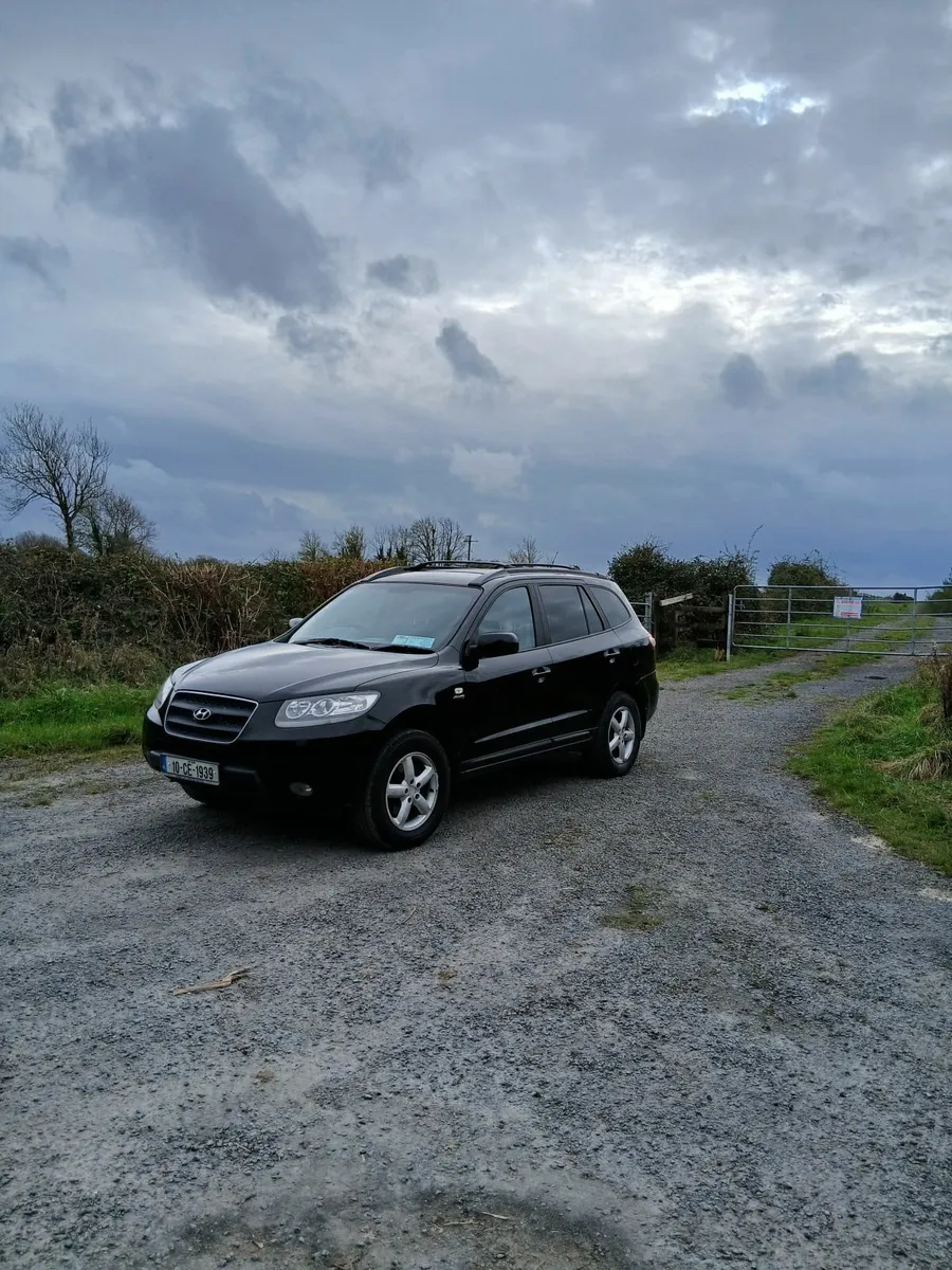 Hyundai Santa Fe 2010 - Image 1