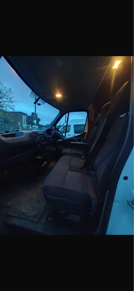 Nissan NV400 Crew Cab - Image 3