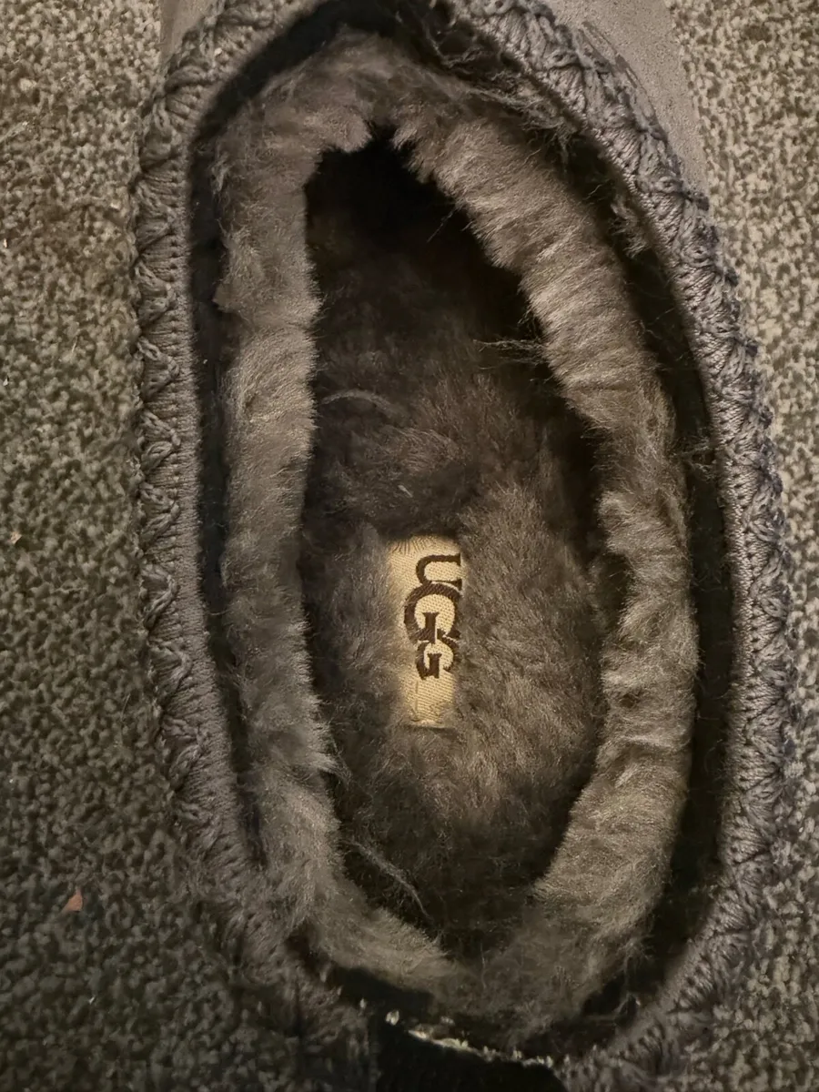 Ugg size 5 - Image 3