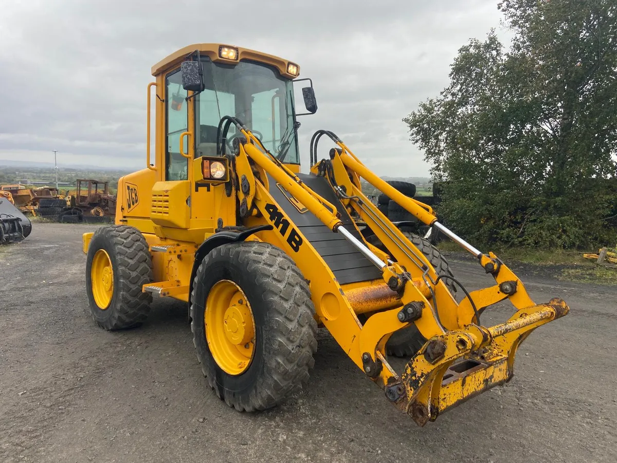 JCB 411 Loading Shovel - Image 1