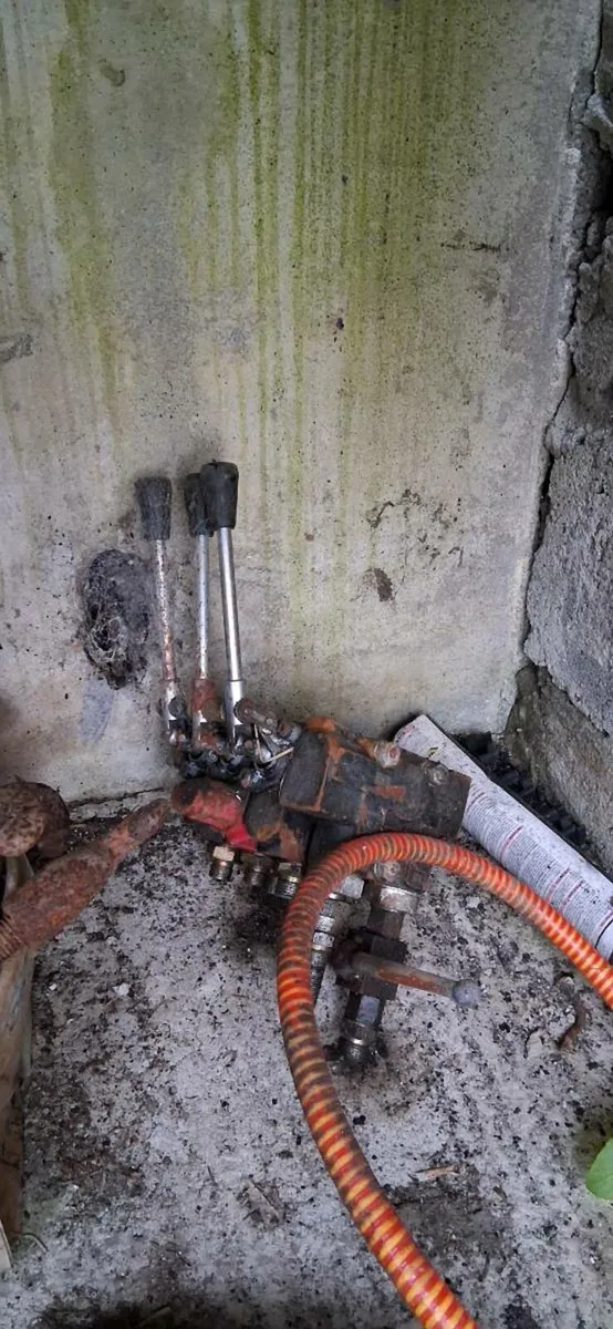 Tanco 968 front loader, Bales of silage, Pto mixer - Image 4