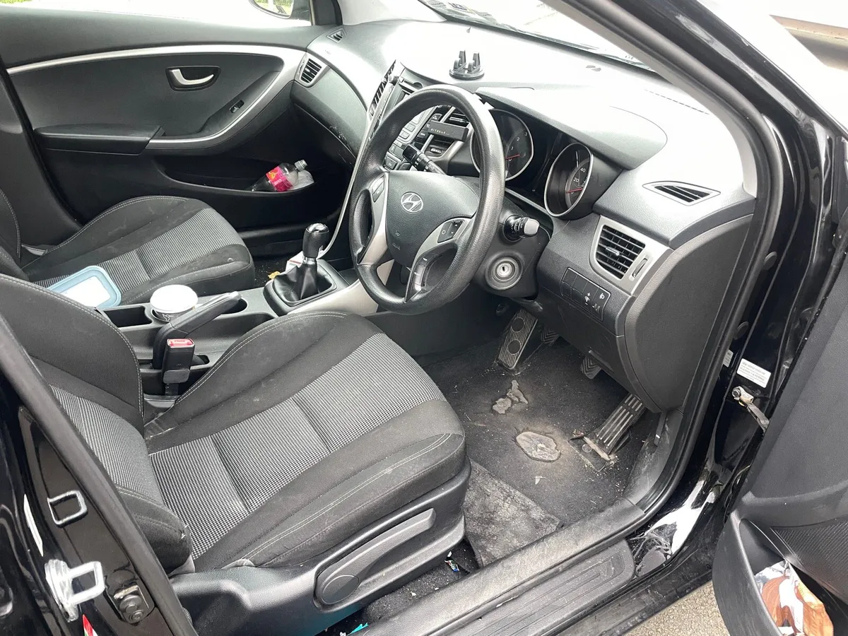 2012 Hyundai i30 petrol - Image 4