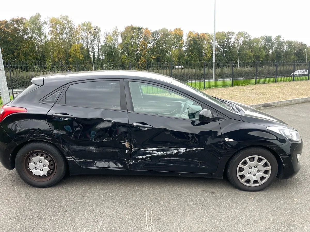 2012 Hyundai i30 petrol - Image 3